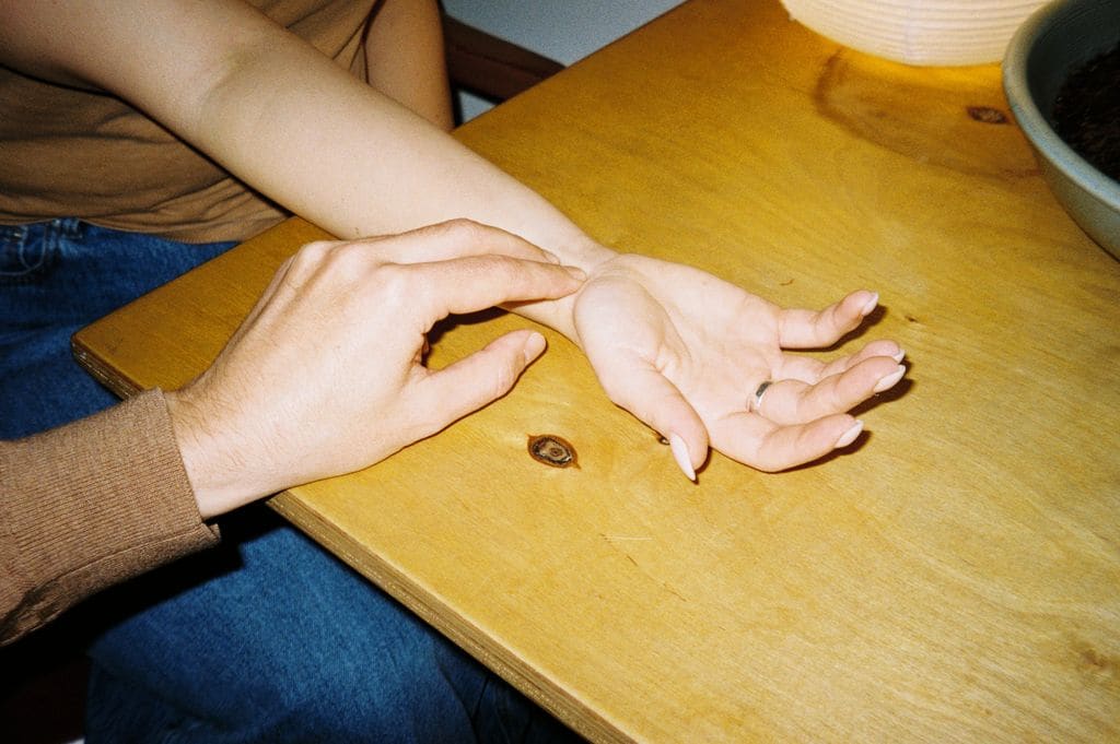 Taking the pulse at the wrist